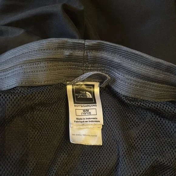 The North Face Kids Black Shorts - Picture 4 of 4